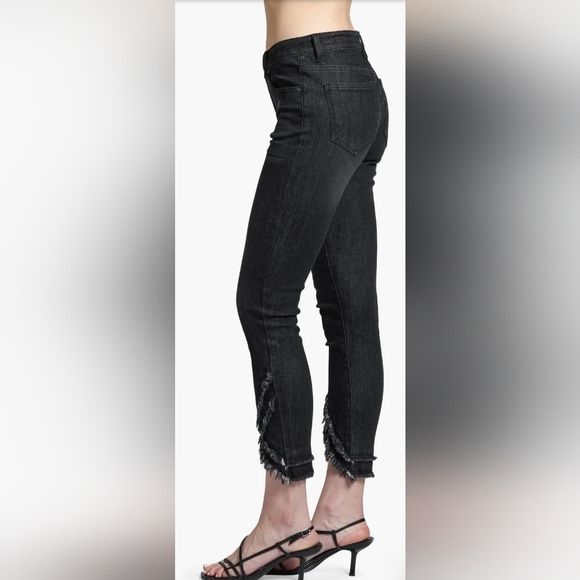 APNY Liberty Asymmetric Raw Hem Black Jeans Women’s 8 Cropped Slim - Picture 3 of 16